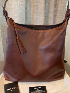 CHANEL Brown Leather Messenger Bag with Zip Top vintage 96-97 era high quality